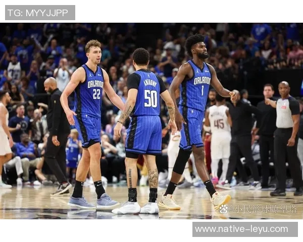 骑士与勇士第六场激战回顾精彩瞬间与战术分析