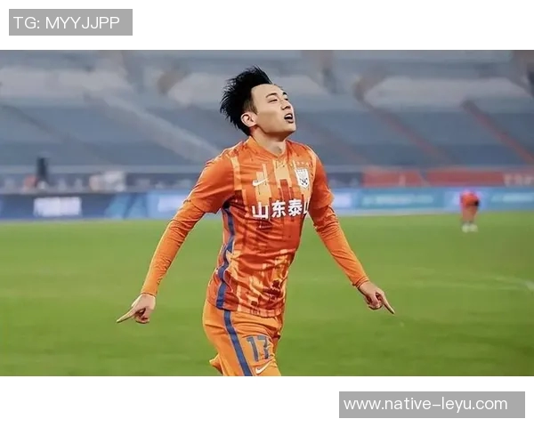 李玮锋足球明星高清图片分享展现其辉煌职业生涯与精彩瞬间