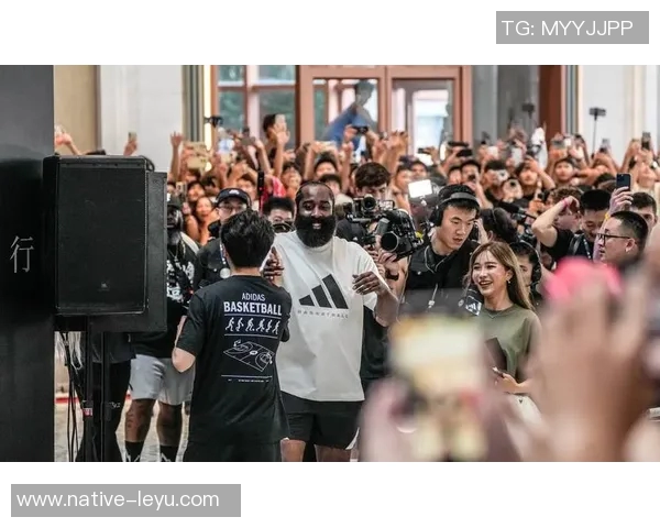 NBA篮球明星高清图片大集合展现球场风采与精彩瞬间的视觉盛宴